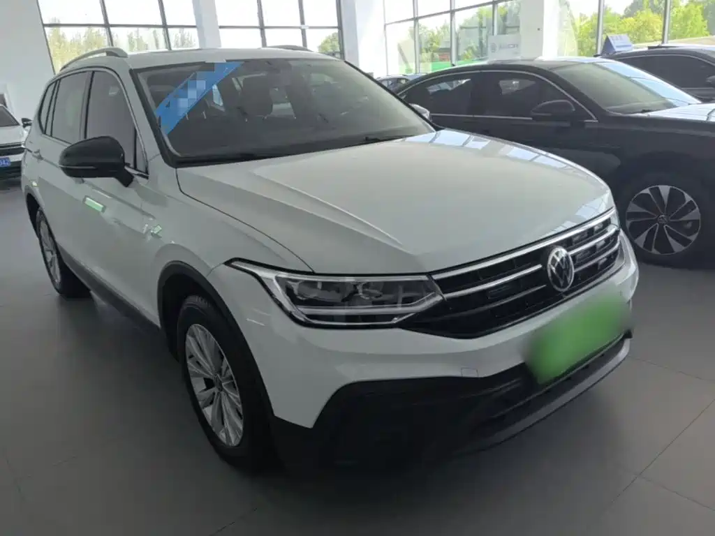 Volkswagen Tiguan L — фото 4