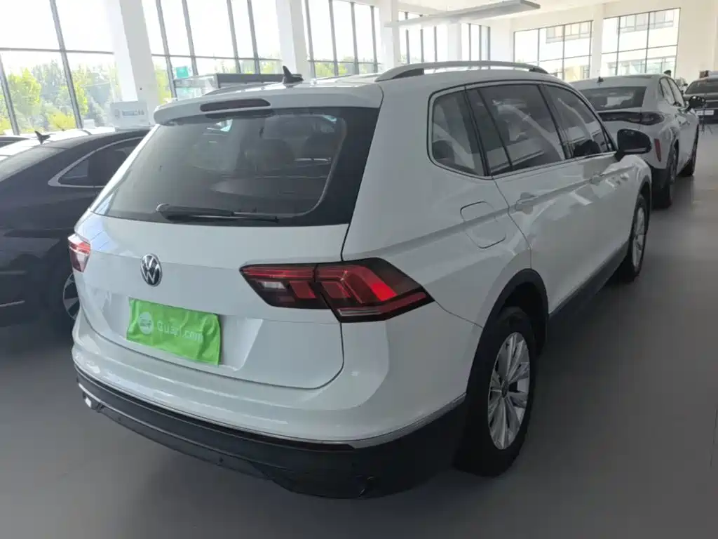 Volkswagen Tiguan L — фото 7