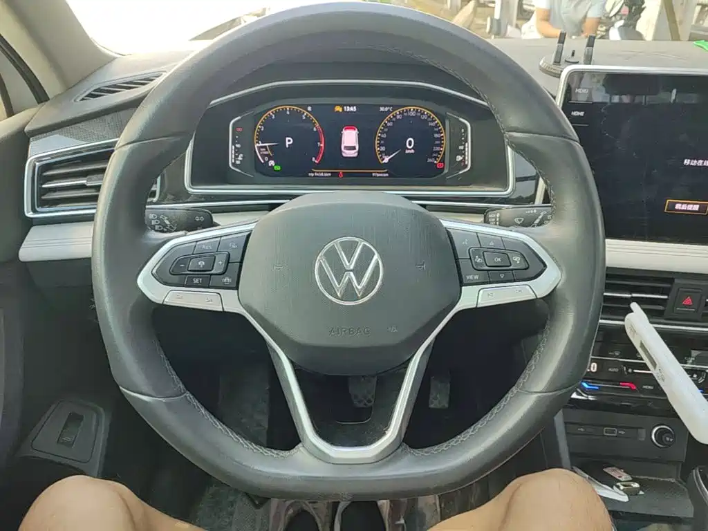 Volkswagen Tiguan L — фото 11