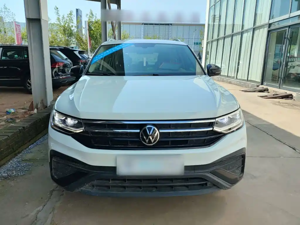 Volkswagen Tiguan L — фото 3