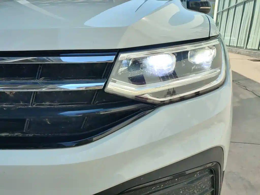 Volkswagen Tiguan L — фото 24