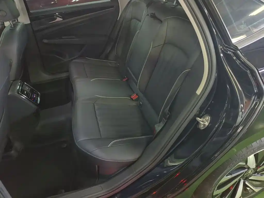 Volkswagen Passat — фото 17