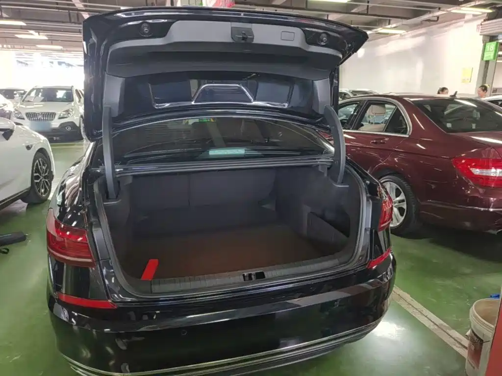 Volkswagen Passat — фото 19