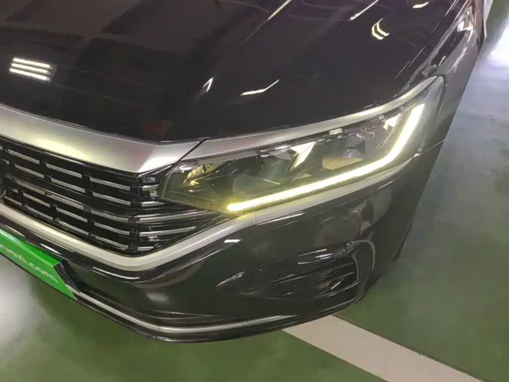 Volkswagen Passat — фото 24