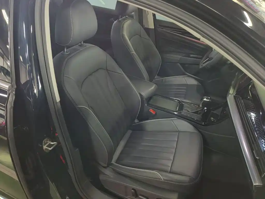 Volkswagen Passat — фото 25