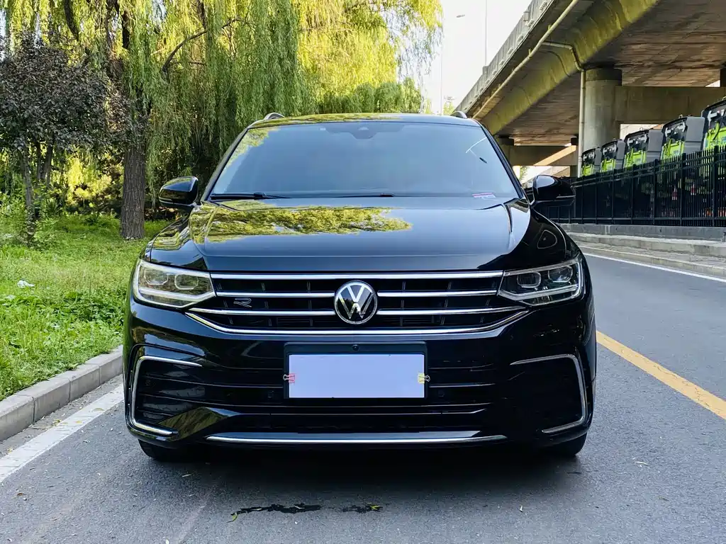 Volkswagen Tiguan L — фото 2