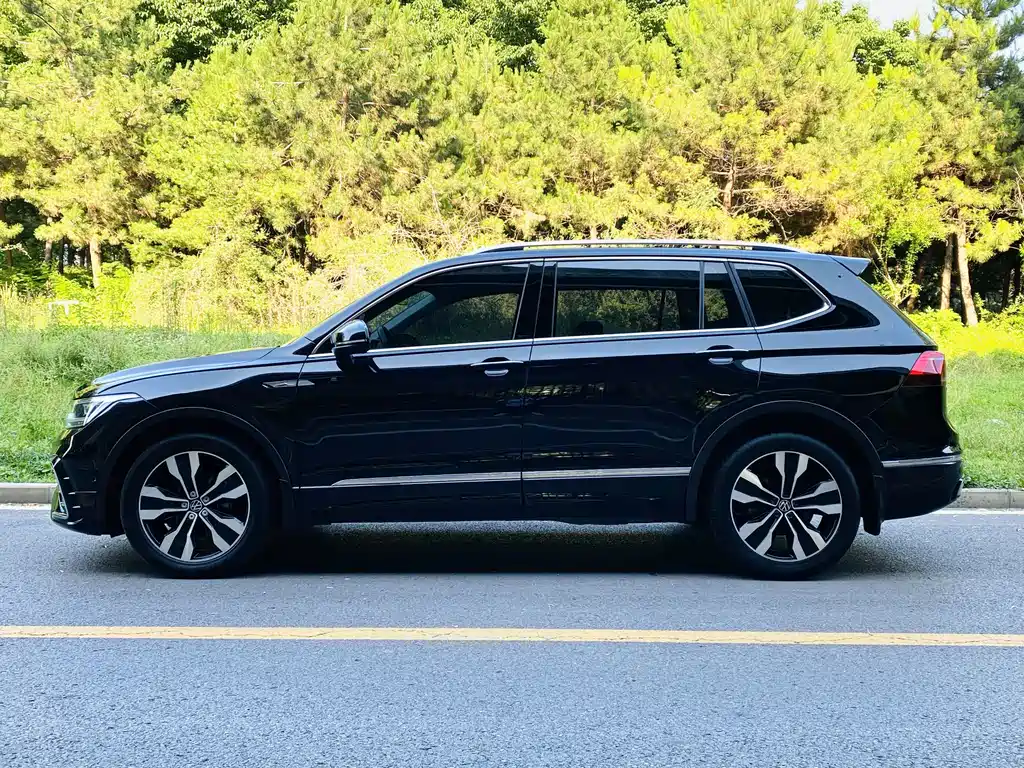 Volkswagen Tiguan L — фото 14