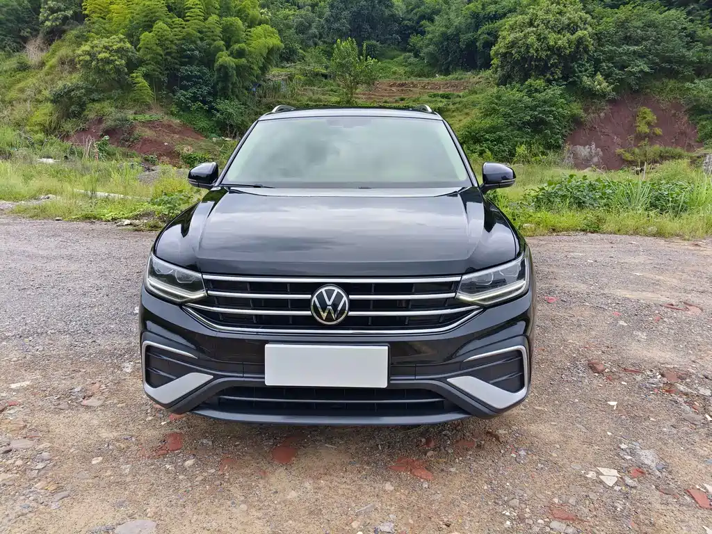 Volkswagen Tiguan L — фото 2