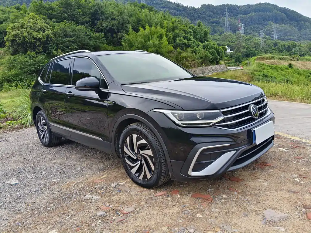 Volkswagen Tiguan L — фото 3