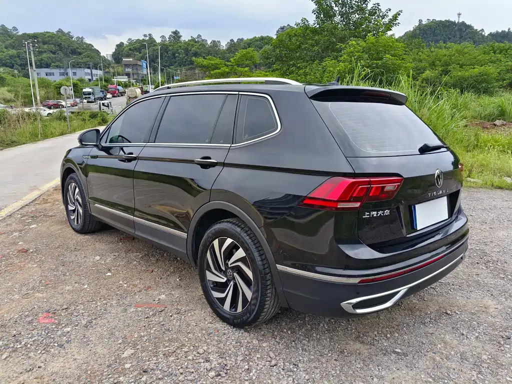 Volkswagen Tiguan L — фото 8