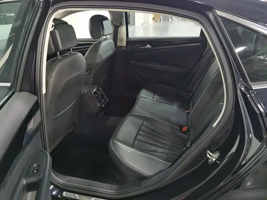 Volkswagen Passat — фото 15