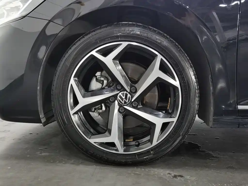 Volkswagen Passat — фото 17
