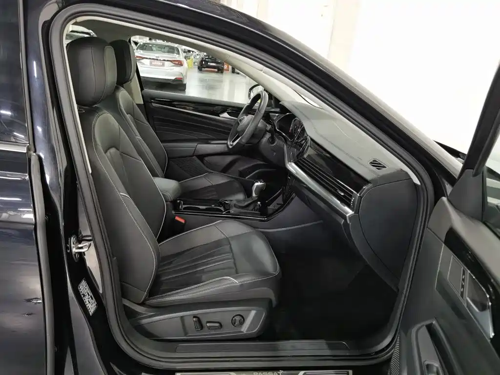 Volkswagen Passat — фото 23