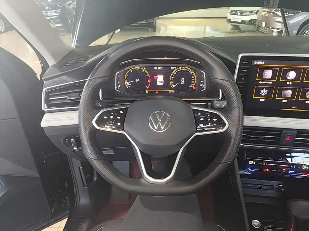 Volkswagen Tiguan L — фото 11