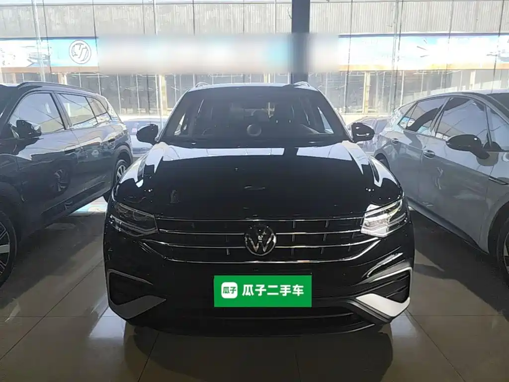 Volkswagen Tiguan L — фото 3
