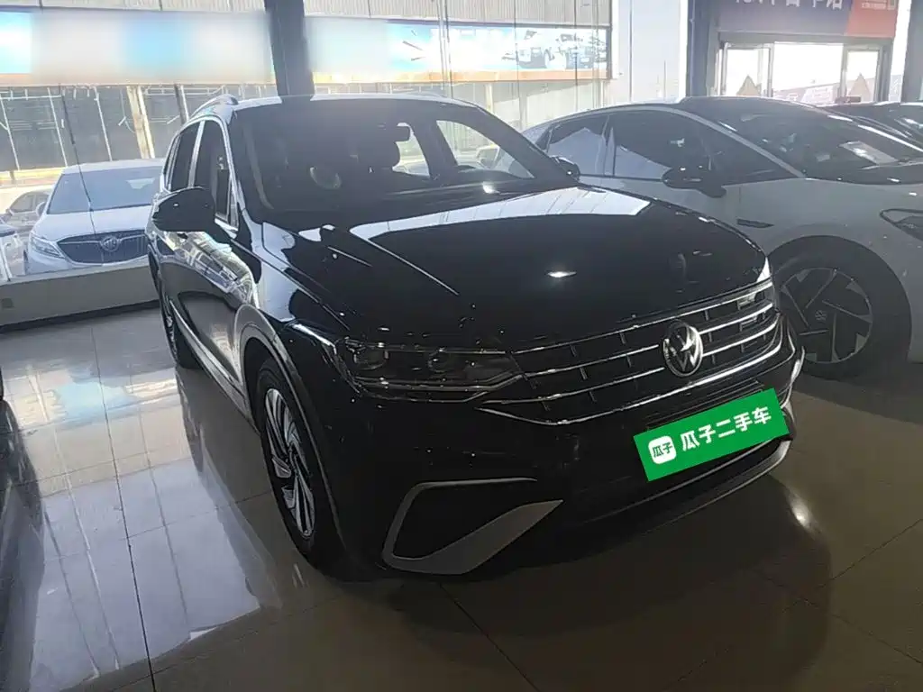 Volkswagen Tiguan L — фото 4