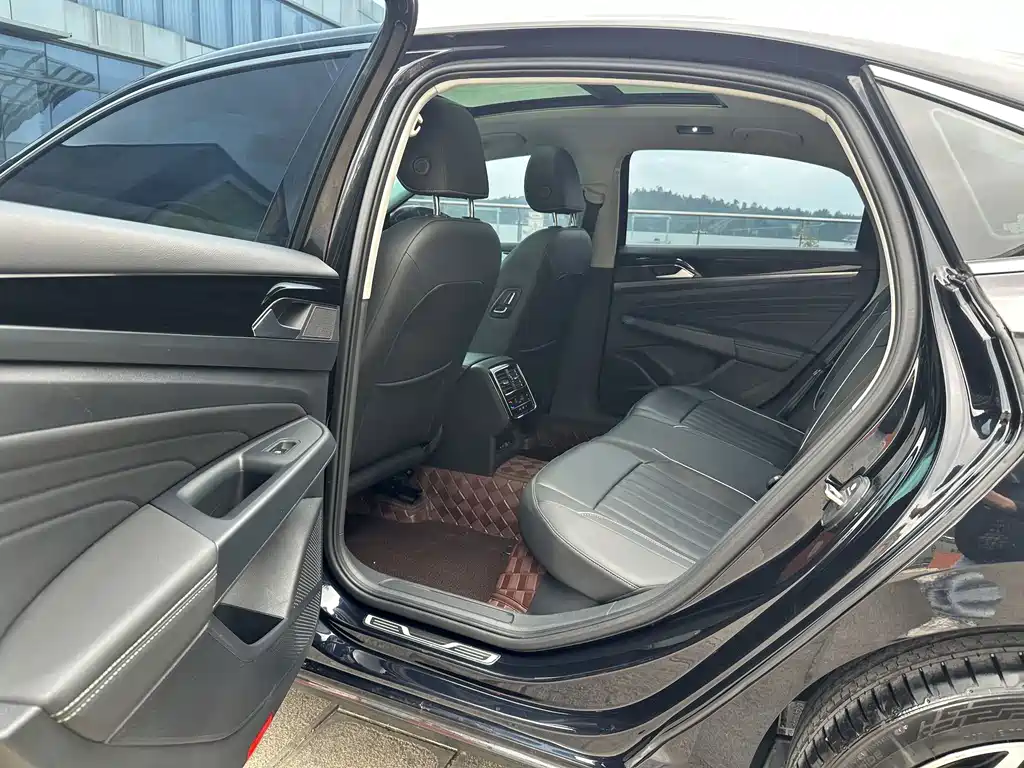 Volkswagen Passat — фото 16