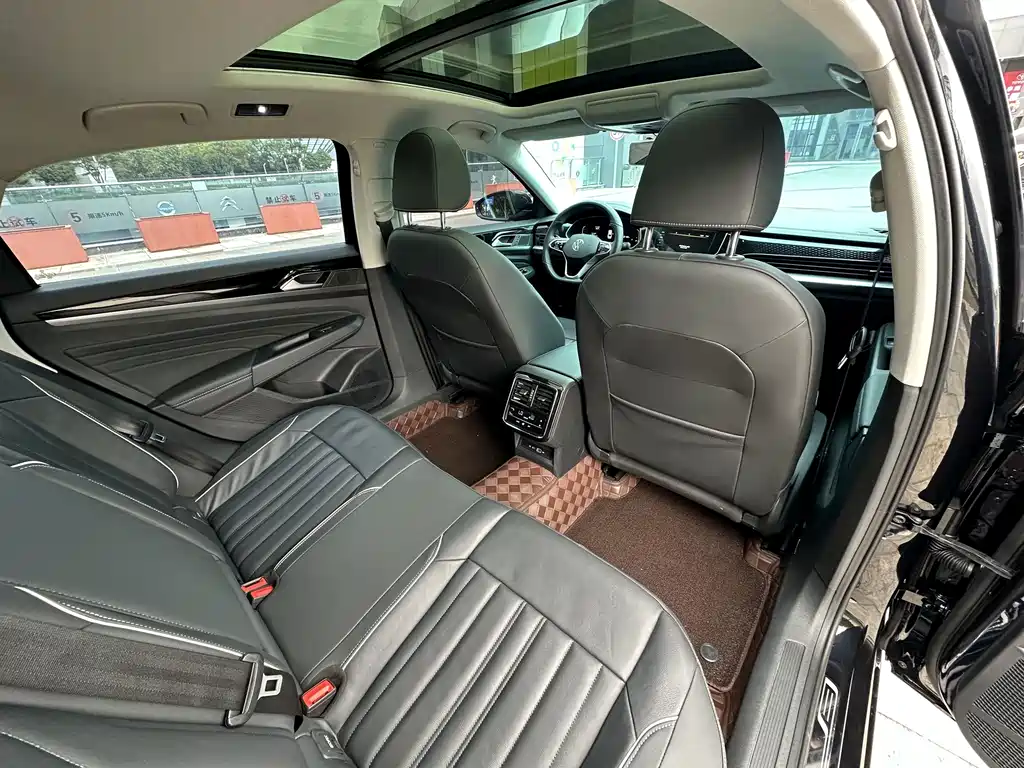 Volkswagen Passat — фото 18