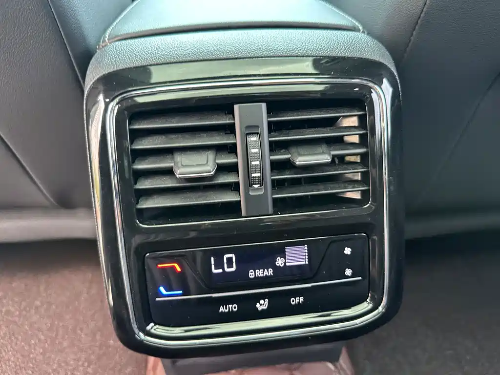 Volkswagen Passat — фото 20