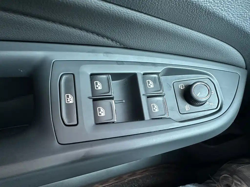 Volkswagen Passat — фото 22