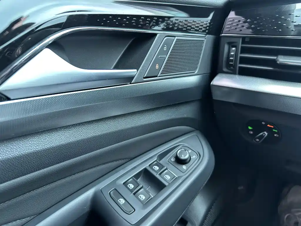 Volkswagen Passat — фото 23