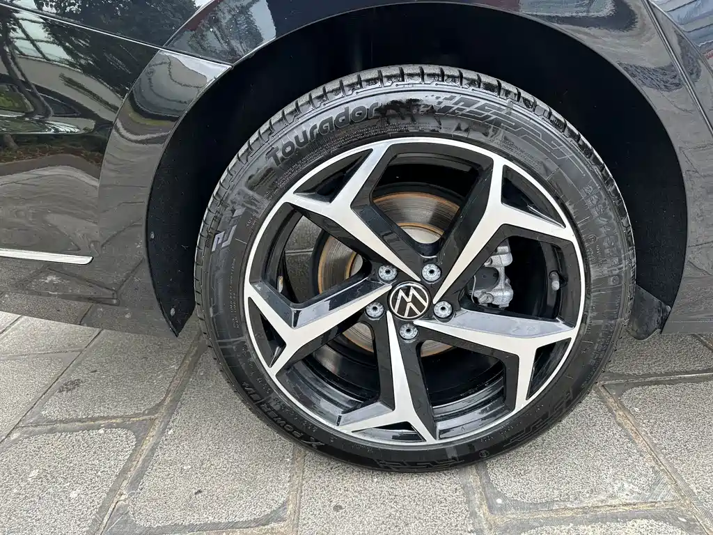 Volkswagen Passat — фото 36