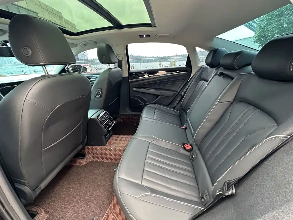 Volkswagen Passat — фото 6