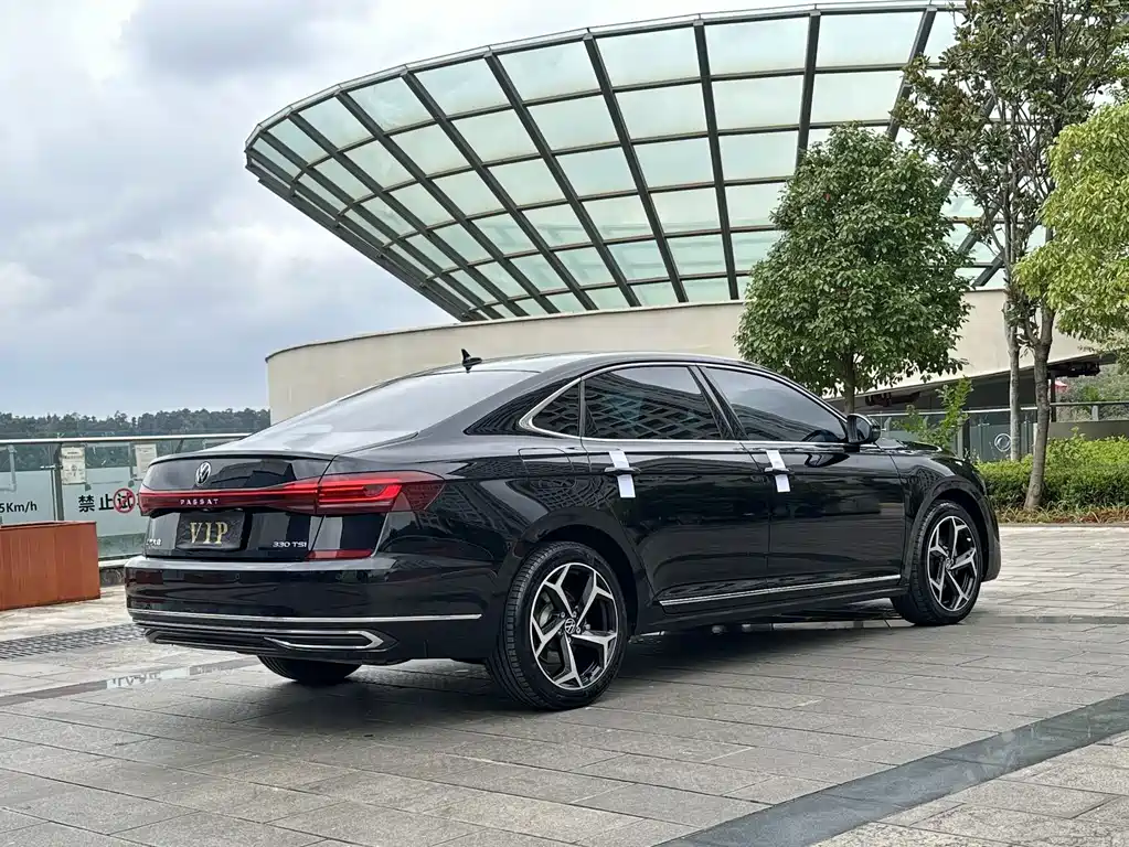 Volkswagen Passat — фото 7
