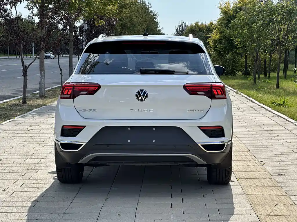 Volkswagen T-Roc — фото 6