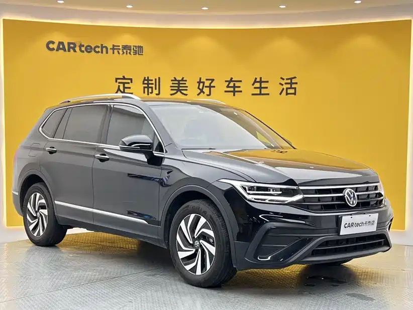 Volkswagen Tiguan L — фото 2