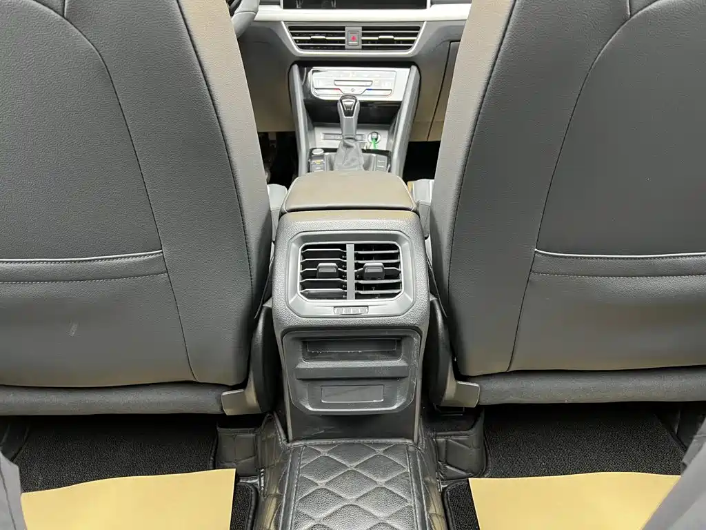 Volkswagen Tiguan L — фото 24