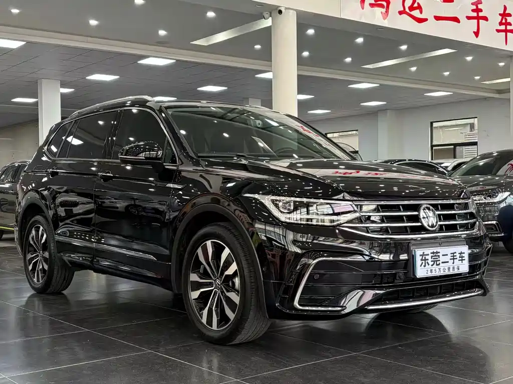 Volkswagen Tiguan L — фото 2
