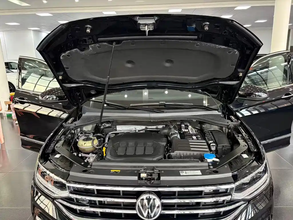 Volkswagen Tiguan L — фото 16