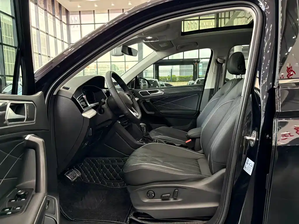 Volkswagen Tiguan L — фото 4