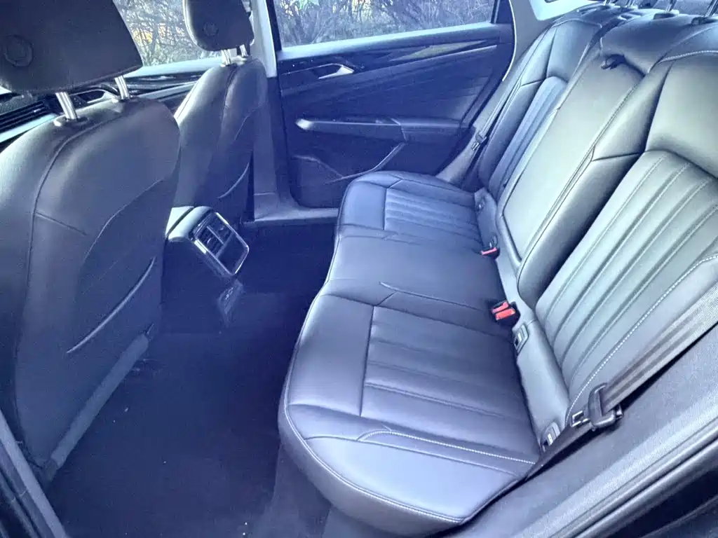 Volkswagen Passat — фото 11