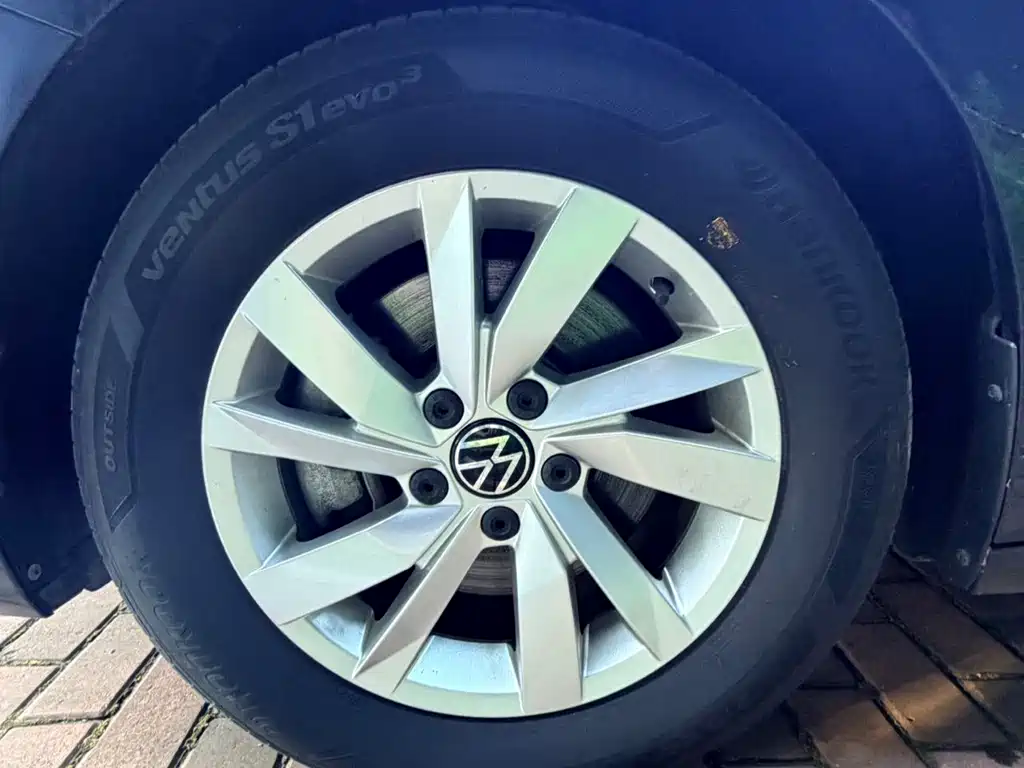 Volkswagen Passat — фото 23