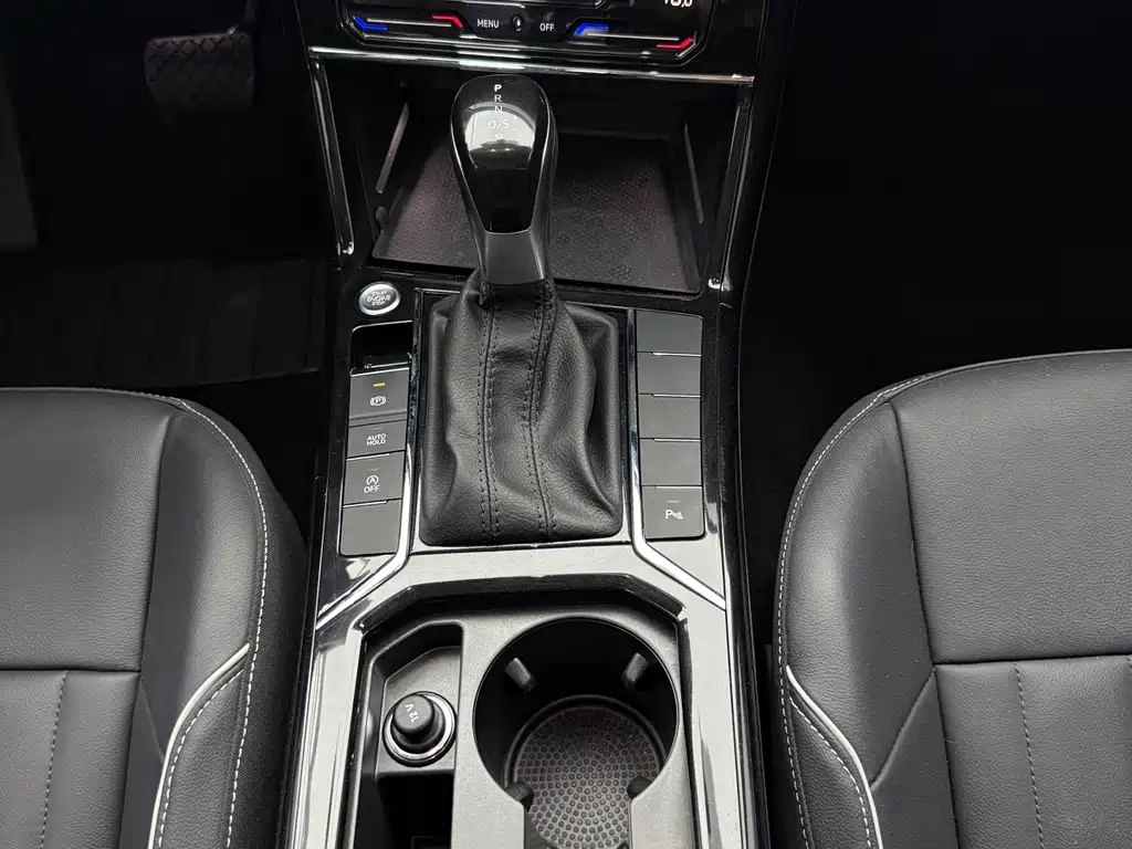 Volkswagen Passat — фото 11