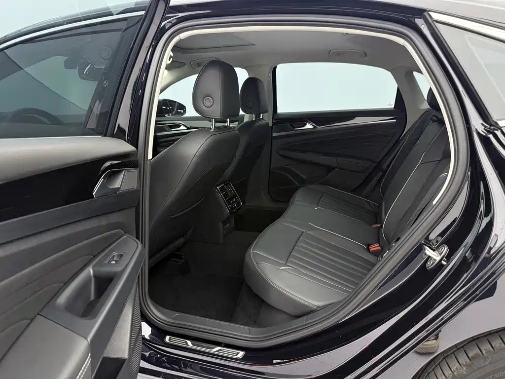 Volkswagen Passat — фото 17