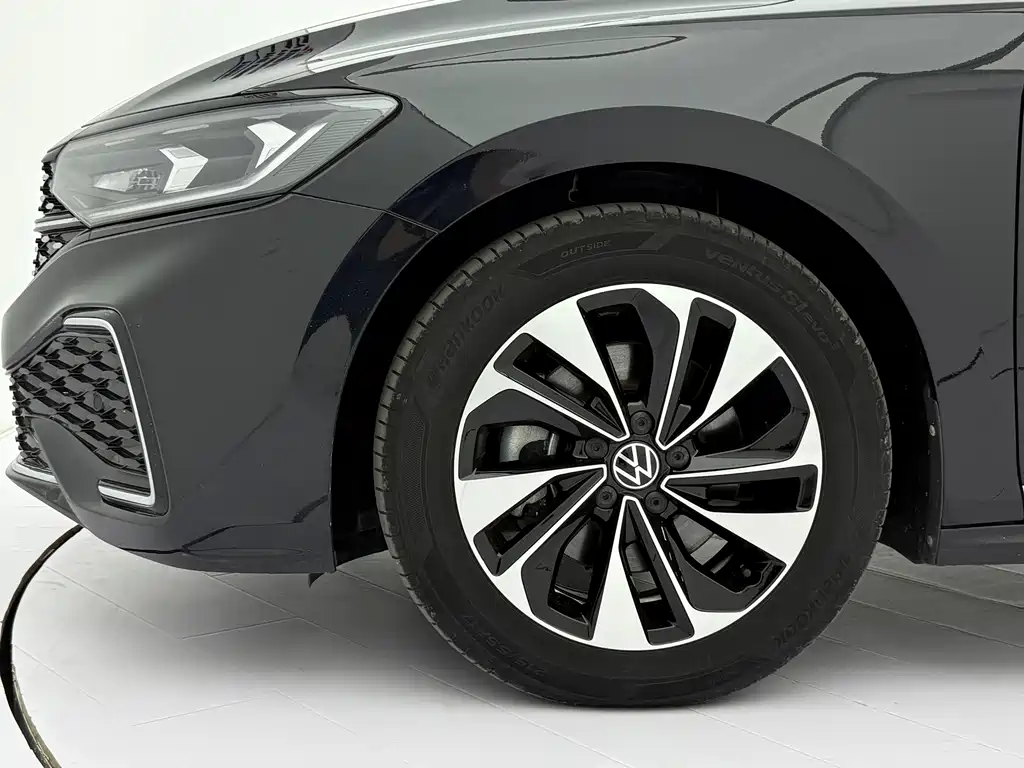 Volkswagen Passat — фото 25