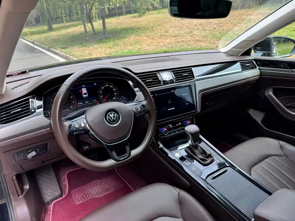 Volkswagen Phideon — фото 6