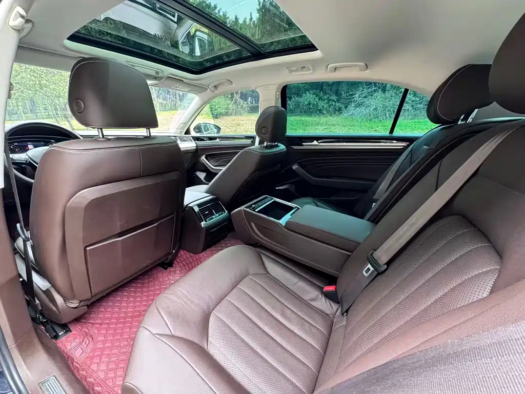 Volkswagen Phideon — фото 10