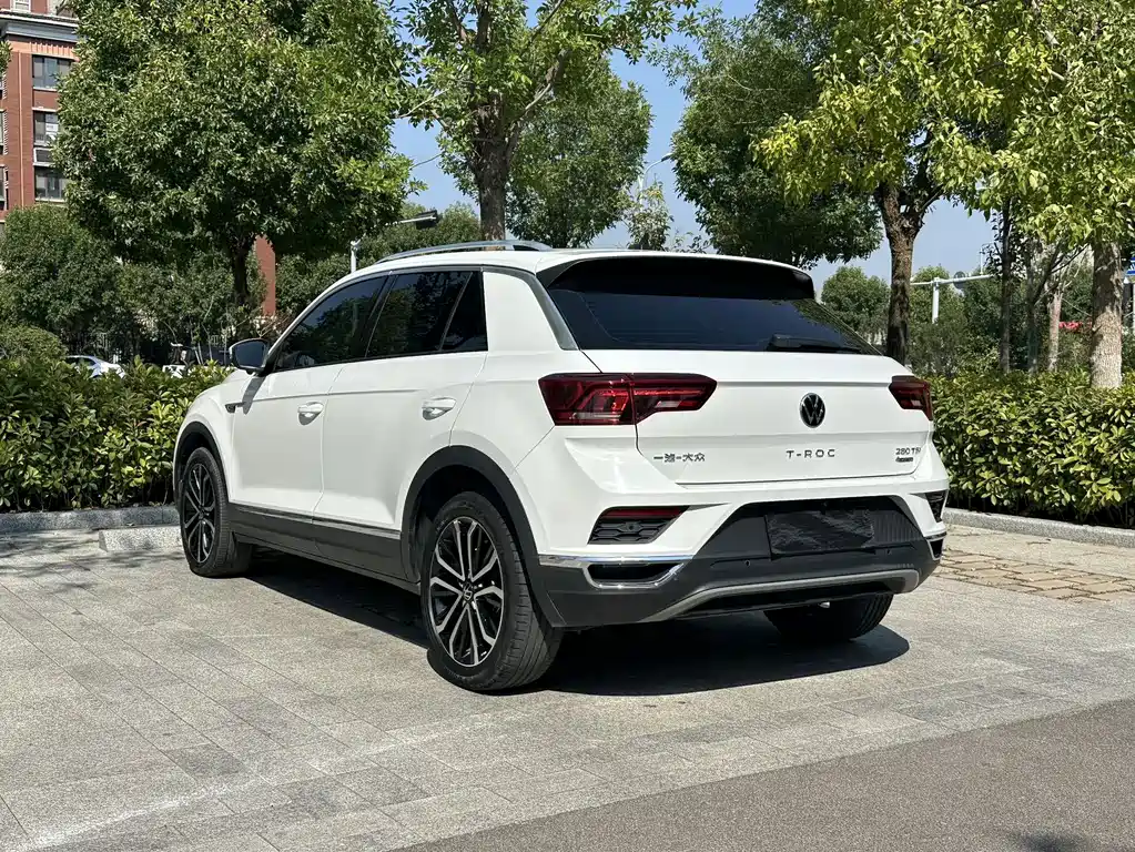 Volkswagen T-Roc — фото 6