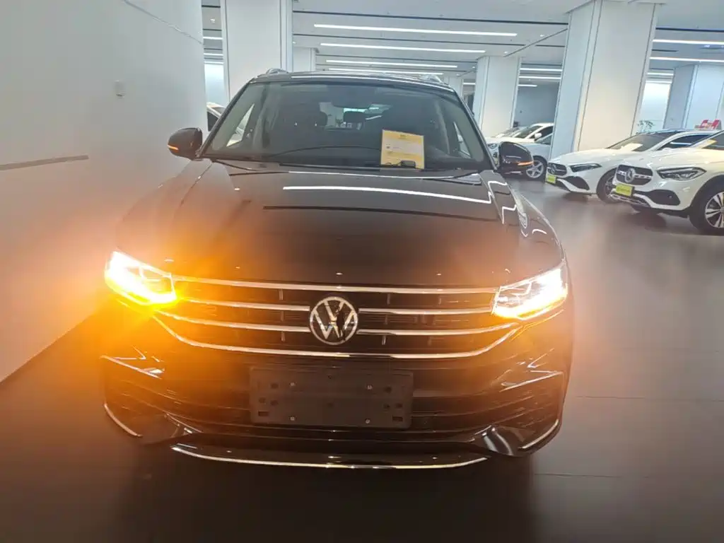 Volkswagen Tiguan L — фото 3