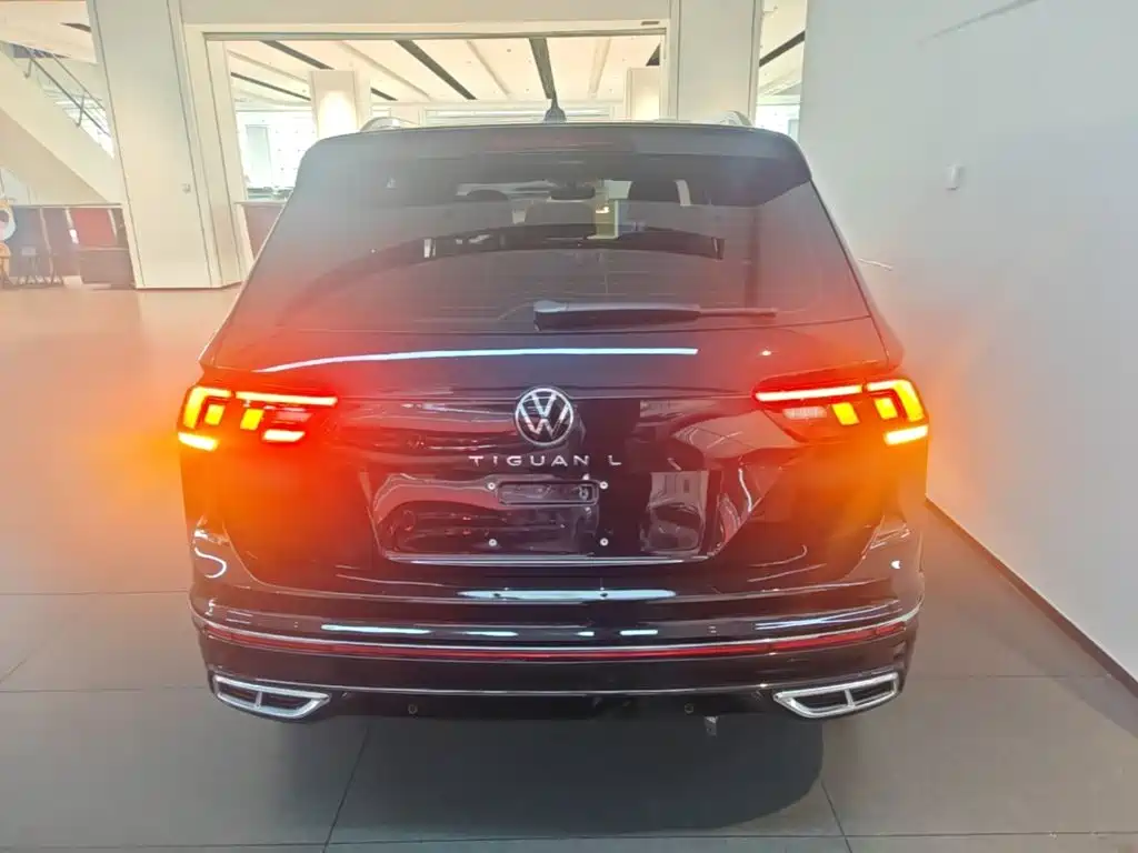 Volkswagen Tiguan L — фото 6