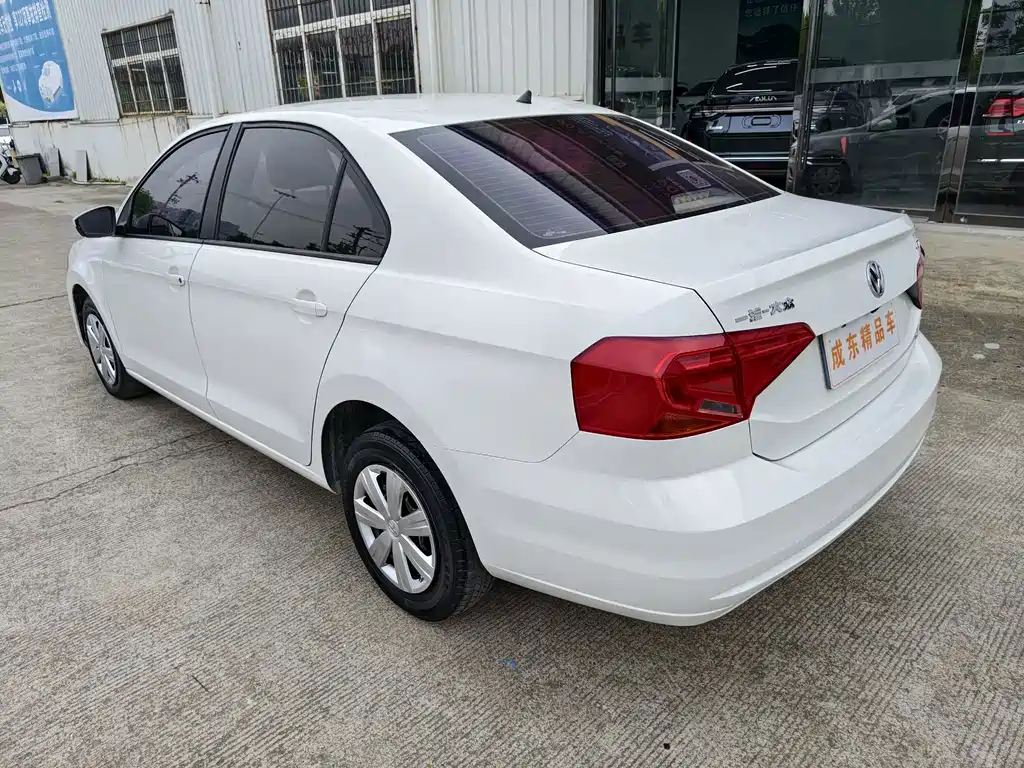 Volkswagen Jetta — фото 4