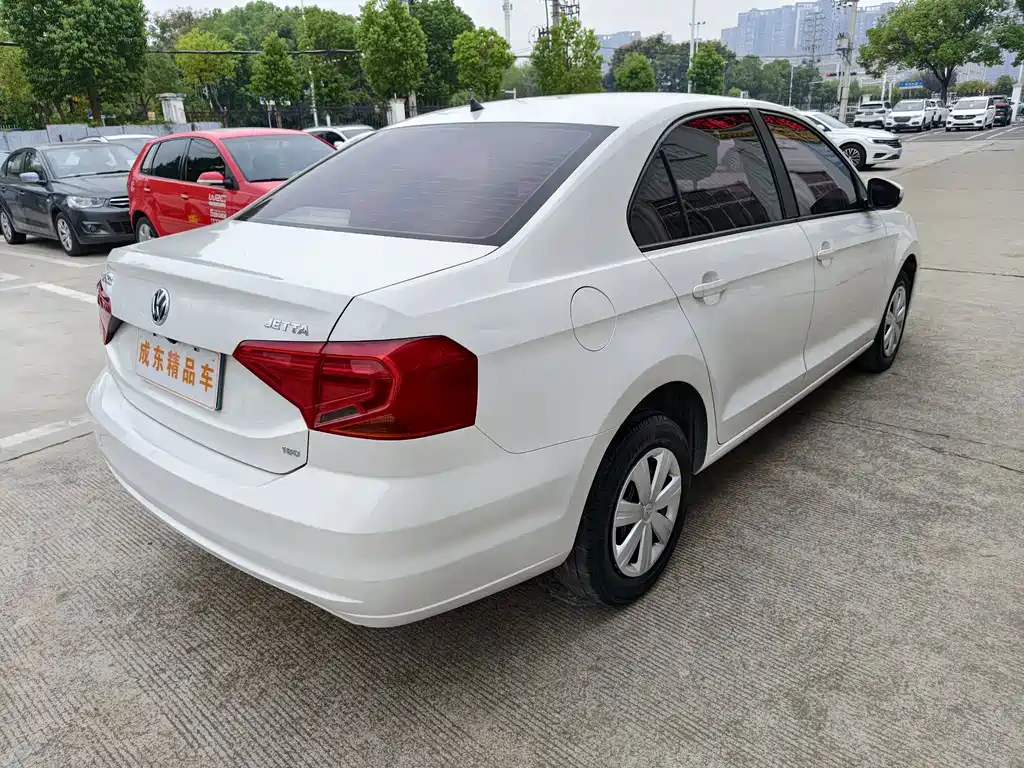 Volkswagen Jetta — фото 6