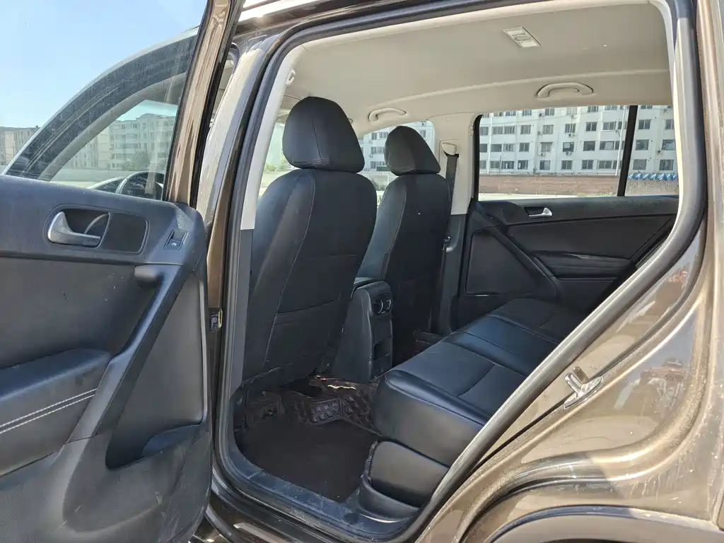 Volkswagen Tiguan — фото 6