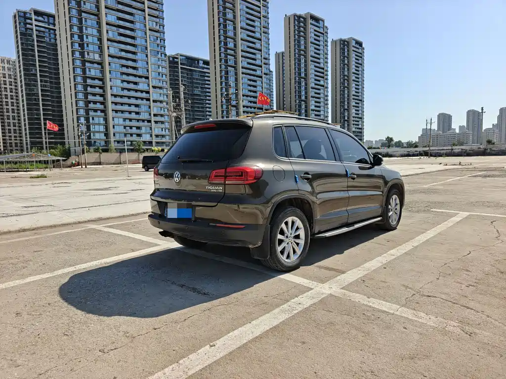 Volkswagen Tiguan — фото 7
