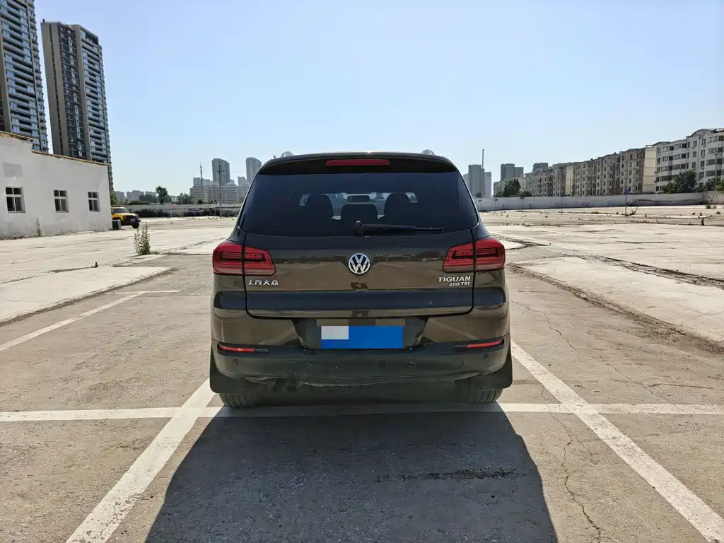 Volkswagen Tiguan — фото 8