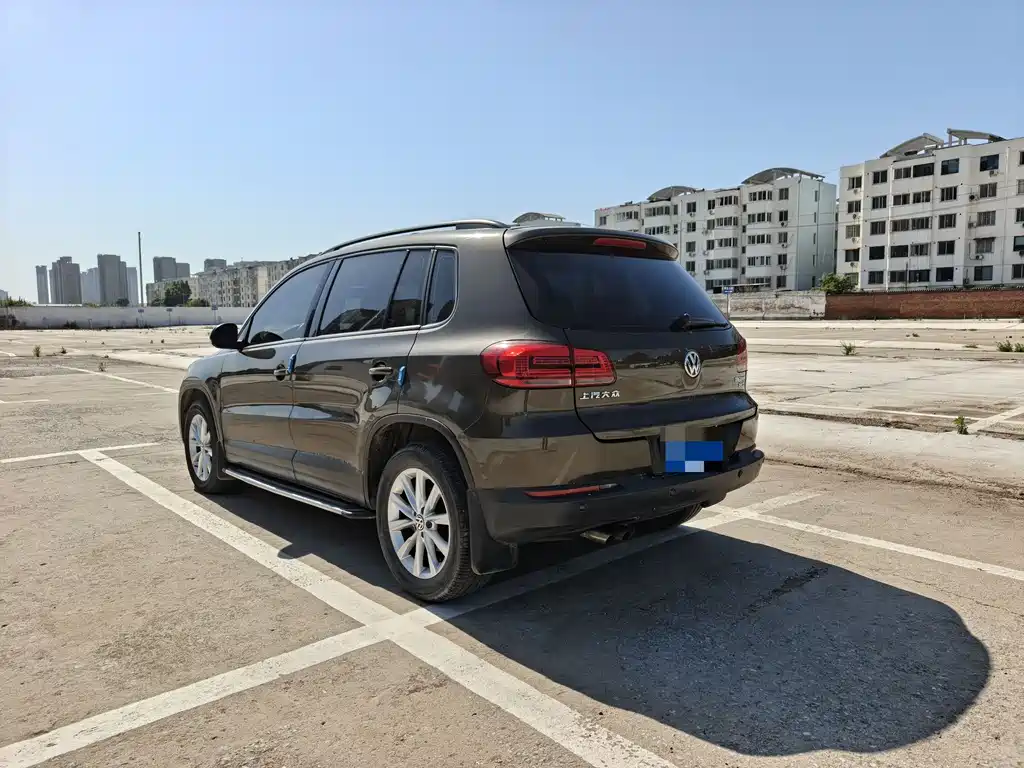 Volkswagen Tiguan — фото 9